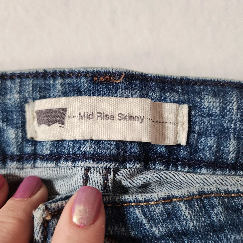 Levis Mid Rise Skinny Blue Medium Wash Denim Jeans
